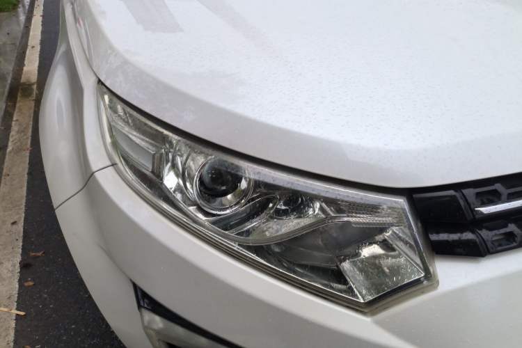 Used JMC Yusheng S330 2016 1.5L GTDi Automatic Two-Wheel Drive Flagship Edition Right Front Headlight