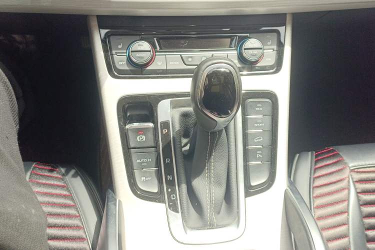 Used Geely Auto Emgrand X7 Sport 2018 1.8TD Automatic Two-Wheel Drive Smart Connect 4G Internet Edition
