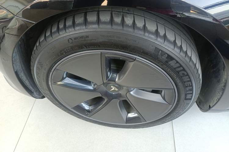 Used Tesla Model 3 2022 Rear-Wheel-Drive Version Left Front Wheel Hub