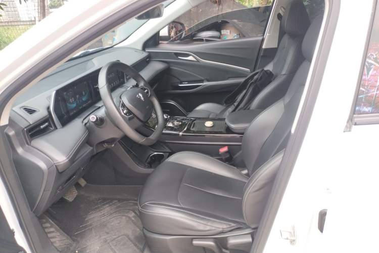 Used NETA U 2023 NETA U-Ⅱ 400 U-SHOW Edition Lithium-Ion Battery Left Front Seat