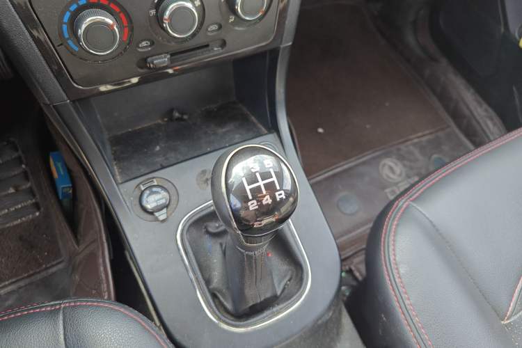 Used Dongfeng Fengon 360 2015 1.5L Manual Luxury 7-Seater China IV Standard
