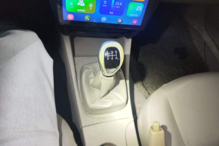 Used Soueast V3 Lingyue 2014 1.5L Manual Smart Edition Gear Lever