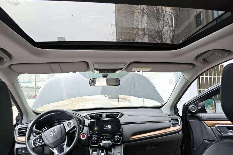 Used Honda CR-V 2019 Brilliant Edition Plus 240TURBO CVT Two-Wheel Drive Fashion Version China VI Emission Standard Headliner