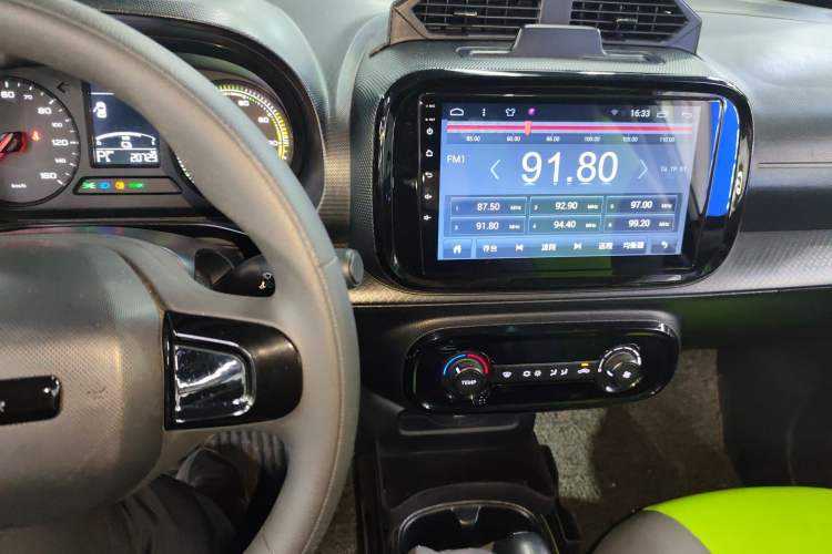 Used Roewe Clever 2021 302 km New Four-Seater Super-Efficient Version Audio And AC Panel