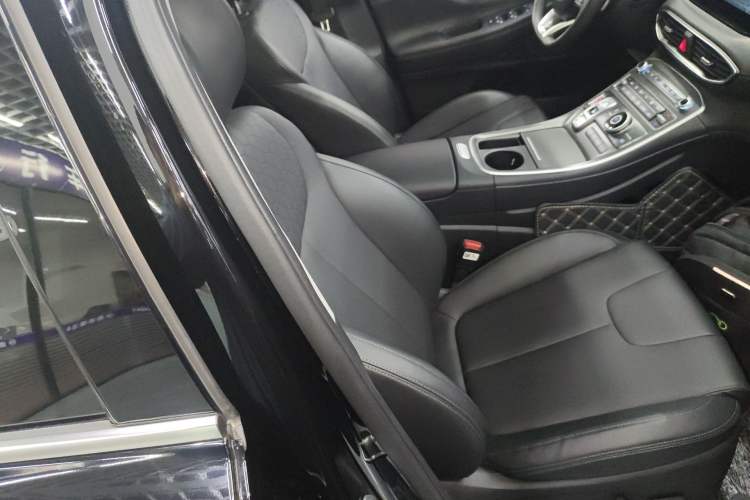 Used Hyundai Santa Fe 2023 Traveler 380T GDi Automatic Two-Wheel Drive GLX Elite Edition