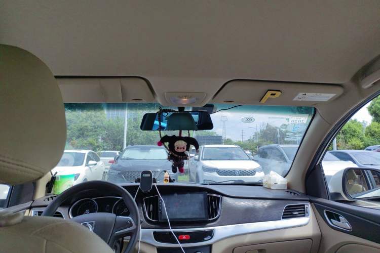 Used Baojun 730 2016 1.5T Manual Standard Version 7 Seats Headliner