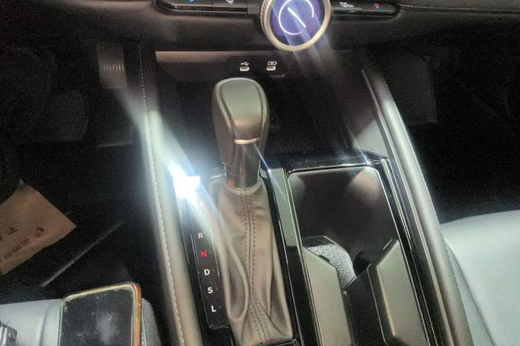 Used Honda Inspire 2025 260TURBO Elite Edition Gear Lever