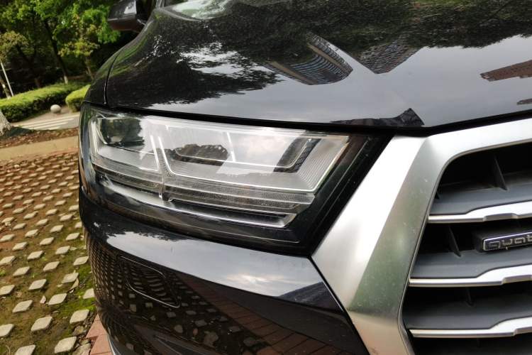 Used Audi Q7 2018 45 TFSI Technology Edition Right Front Headlight