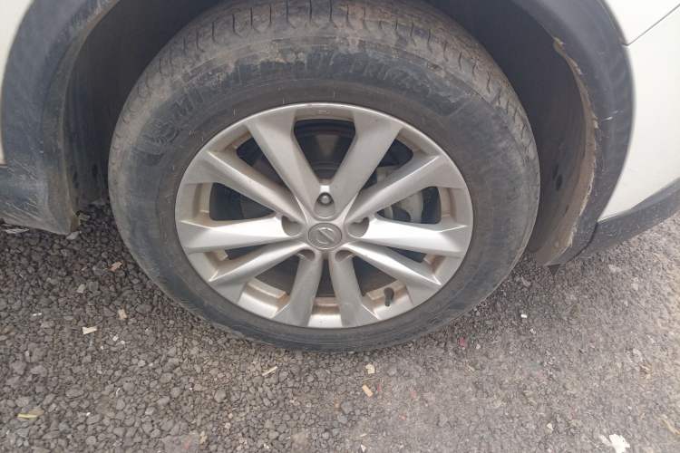 Used Nissan Qashqai 2016 2.0L CVT Elite Edition Right Front Wheel Hub