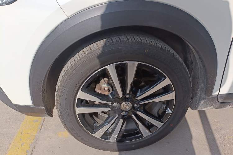 Used Nissan Kicks 2017 1.5L CVT Smart Drive Edition Left Front Wheel Hub