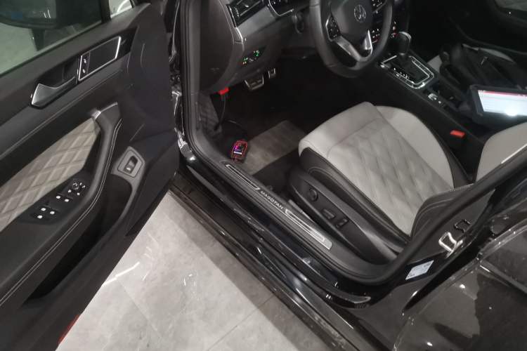 Used Volkswagen Magotan 2023 2 Million Units Limited Edition 330TSI DSG Leading Version