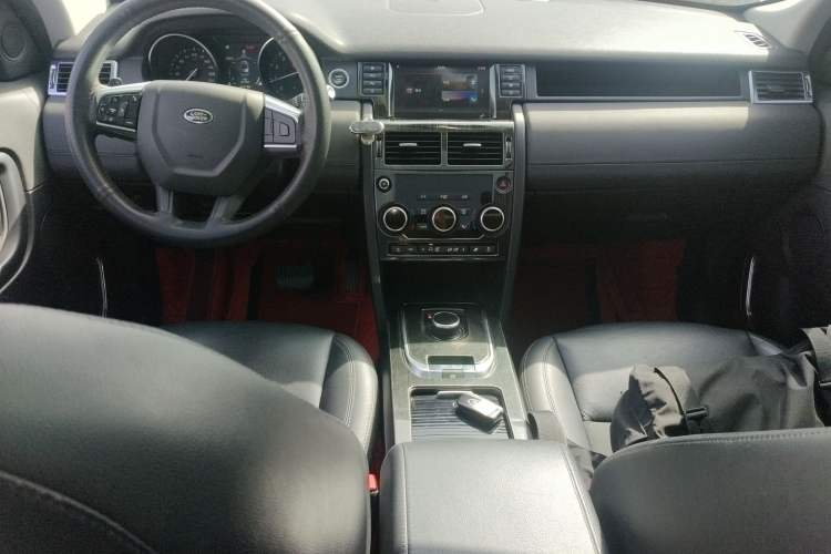 Used Land Rover Discovery Sport 2018 200 PS PURE Edition Center Console