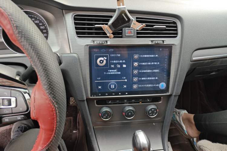 Used Volkswagen Golf 2016 230TSI Automatic Luxury Version Audio And AC Panel