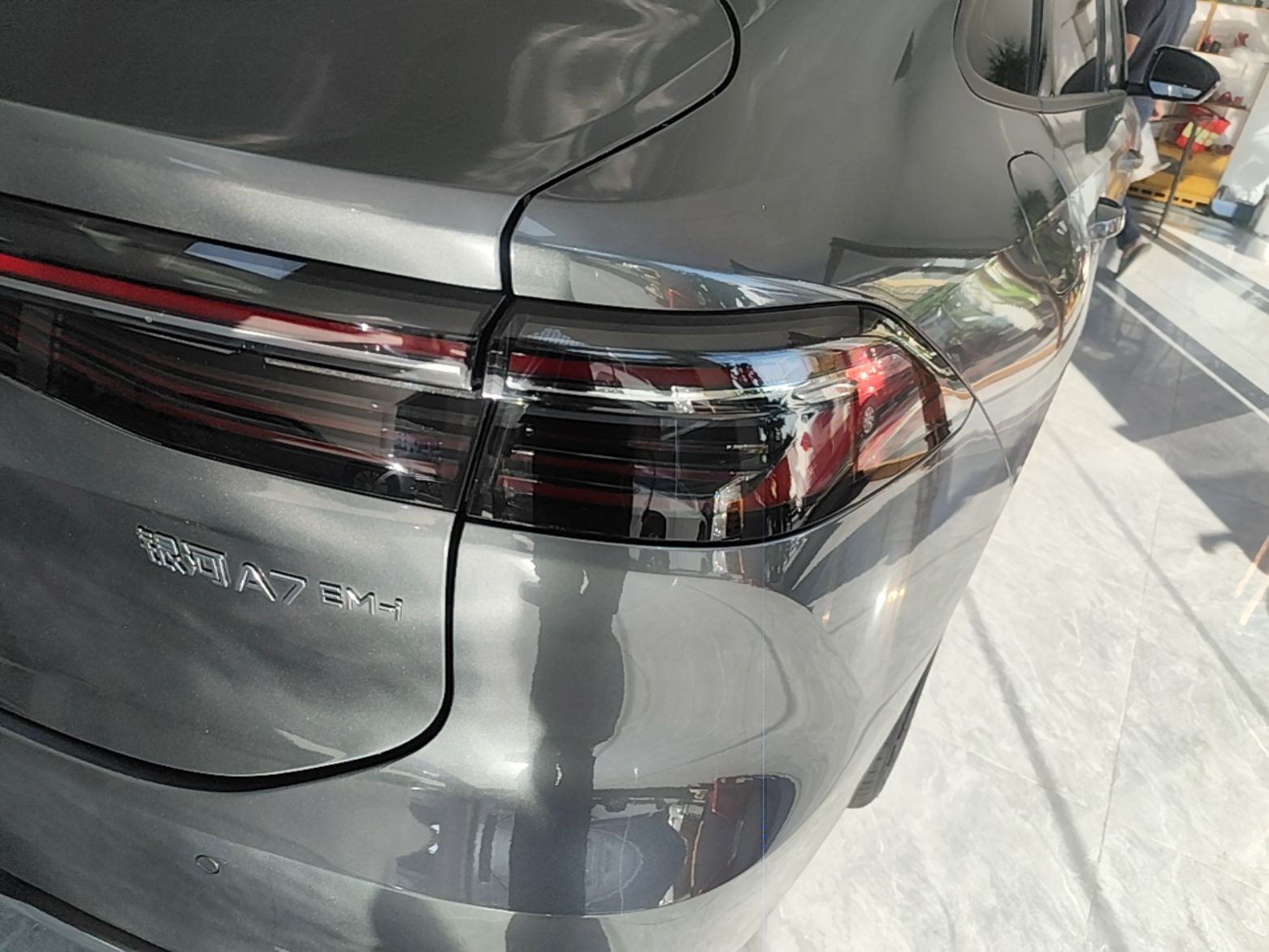 Geely Galaxy A7 2025 Model EM-i 70km Luxury Edition — снимка 9