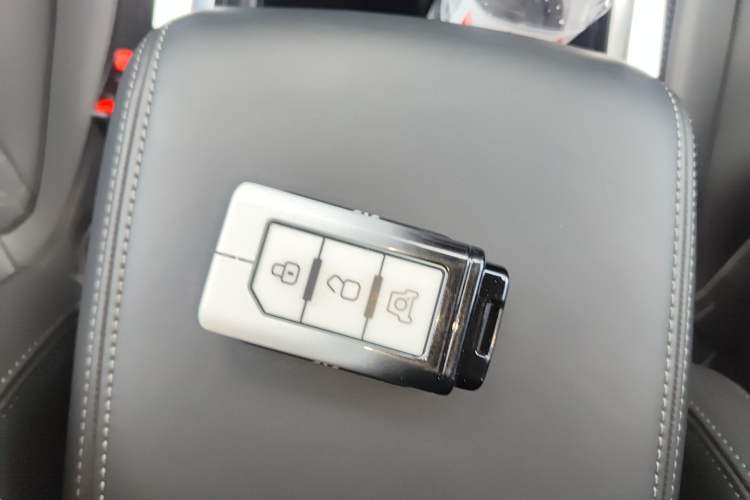 Used 212 T01 2024 2.0T Explorer Vehicle Key