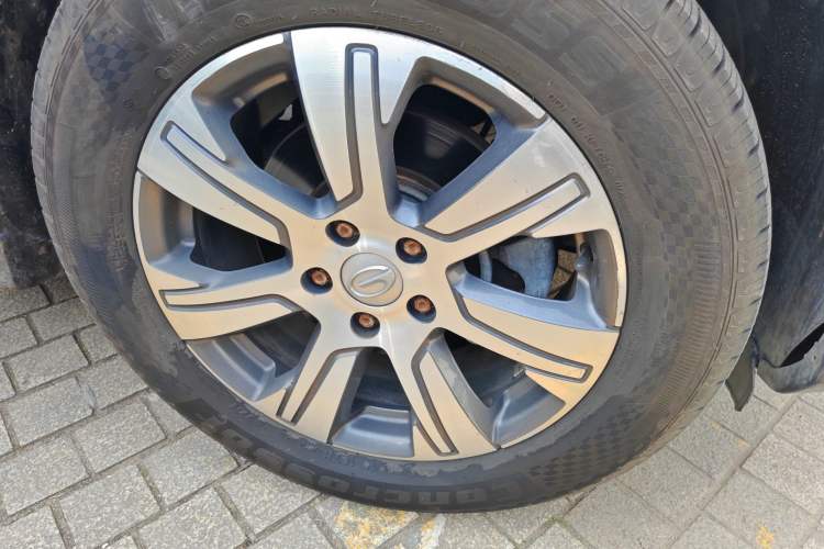 Used GAC Trumpchi GS7 2017 320T Two-Wheel-Drive Luxury Model Right Front Wheel Hub