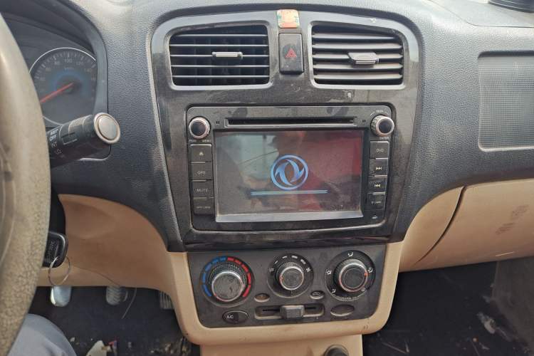 Used Dongfeng Fengon 370 2016 1.5L Manual Standard Edition SFG15-05 7 Seats Audio And AC Panel