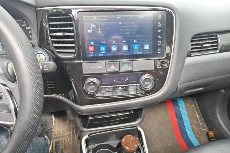 Used Mitsubishi Outlander 2019 2.4L 4x4 Zhi Xiang Edition 5 Seats China VI Standard
