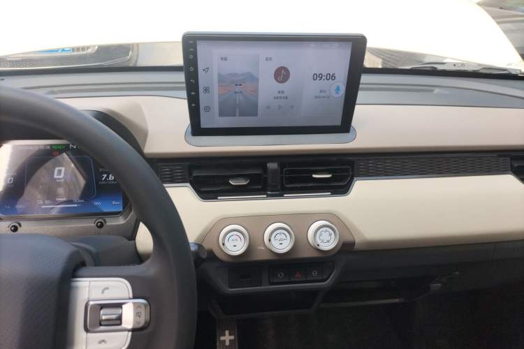 Used Chery QQ Ice Cream 2025 205km Qi Energy Version Audio And AC Panel