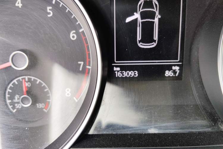 Used Volkswagen Golf 2014 1.4TSI Automatic Luxury Model Odometer Close Up