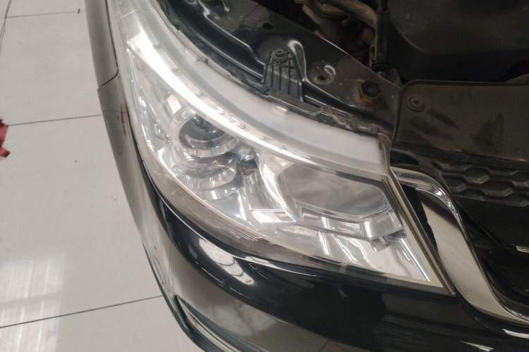 Used Baojun 730 2016 1.8L iAMT Comfort Version 7 Seats Right Front Headlight