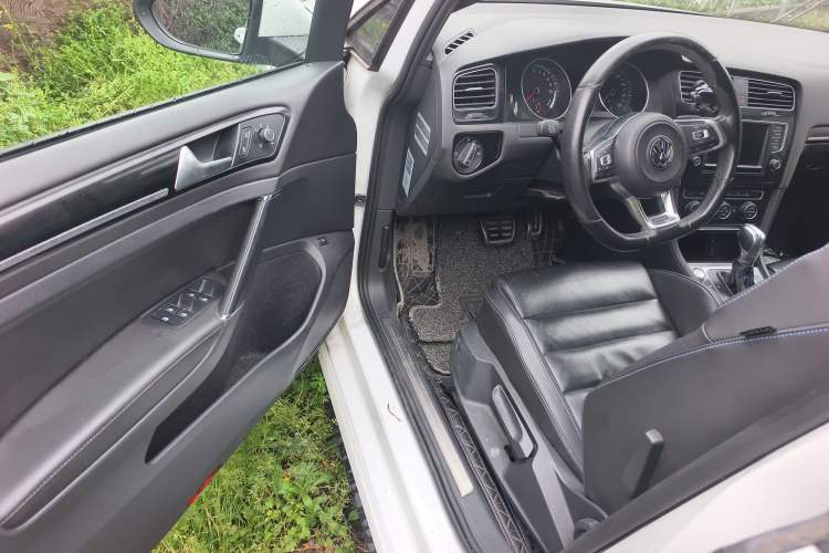 Used Volkswagen Golf 2015 GTE model Driver Seat