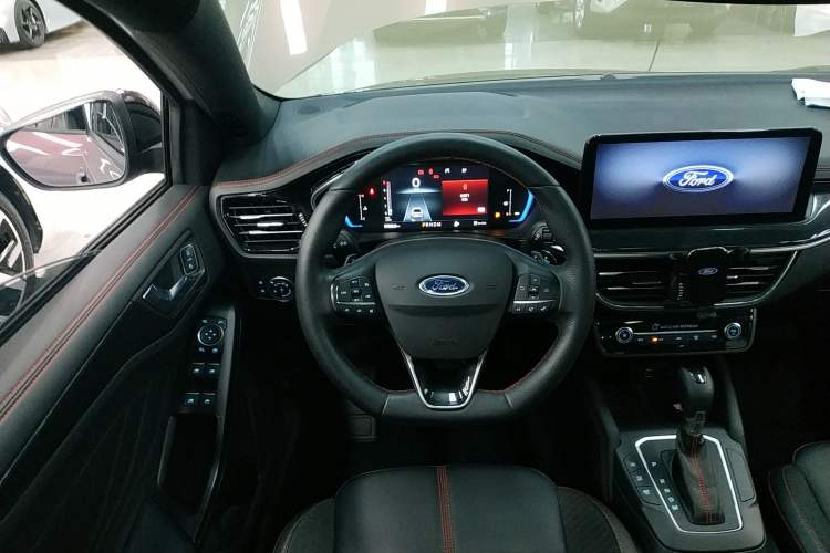 Used Ford Focus 2022 Sedan EcoBoost 180 Automatic ST Line Steering Wheel