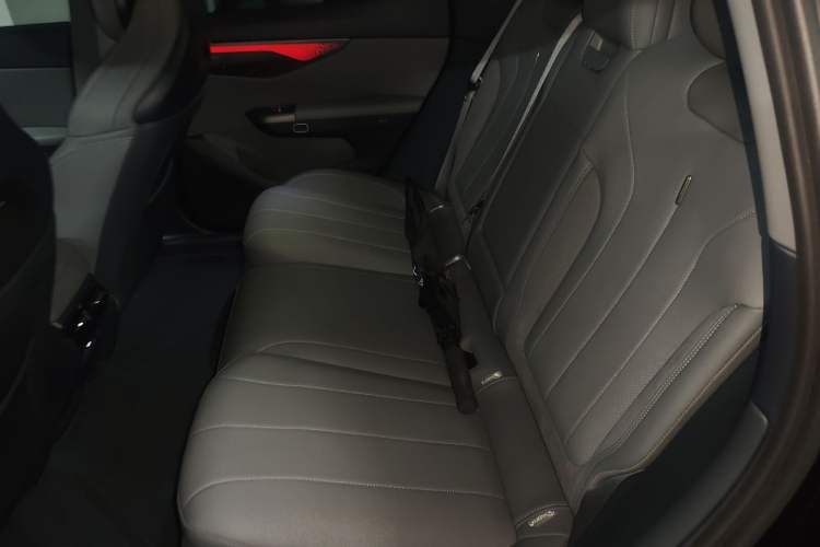 Used Lynk & Co 07 2024 EM-P 126 Long-Range Halo
