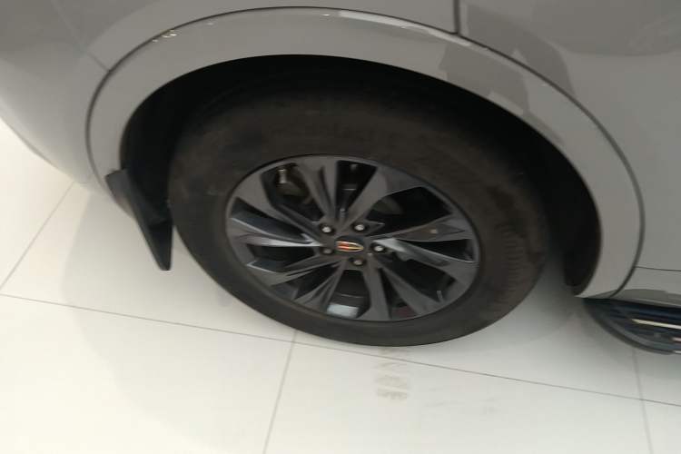 Used Hongqi HS5 2023 2.0T Qixiang Pro Edition Right Rear Wheel Hub