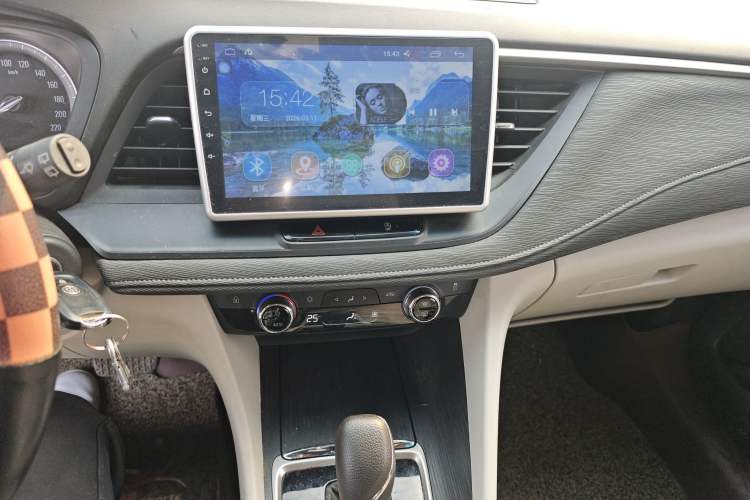 Used Buick GL6 2018 18T 6-Seater Elite Model Audio And AC Panel