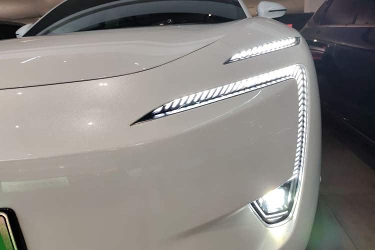 Used Avatr 11 2023 HarmonyOS Version Smart Enjoyment Upgrade Model 90-Degree Rear-Wheel Drive Edition Left Front Headlight