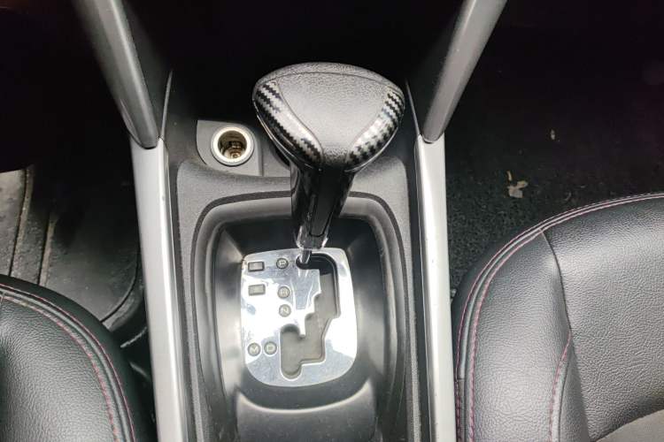 Used Citroen C3-XR 2015 1.6L Automatic Pioneer Model Gear Lever