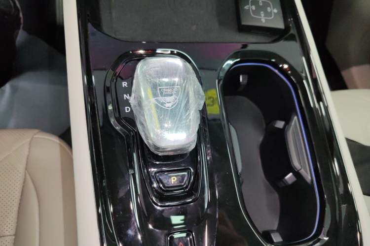 Used Volvo EM90 2025 Ultra Six-Seater Gear Lever