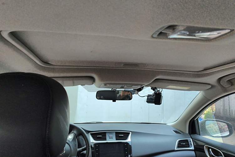 Used Nissan Sylphy 2019 1.6XV CVT Smart Connect Luxury Edition China VI Standard Headliner