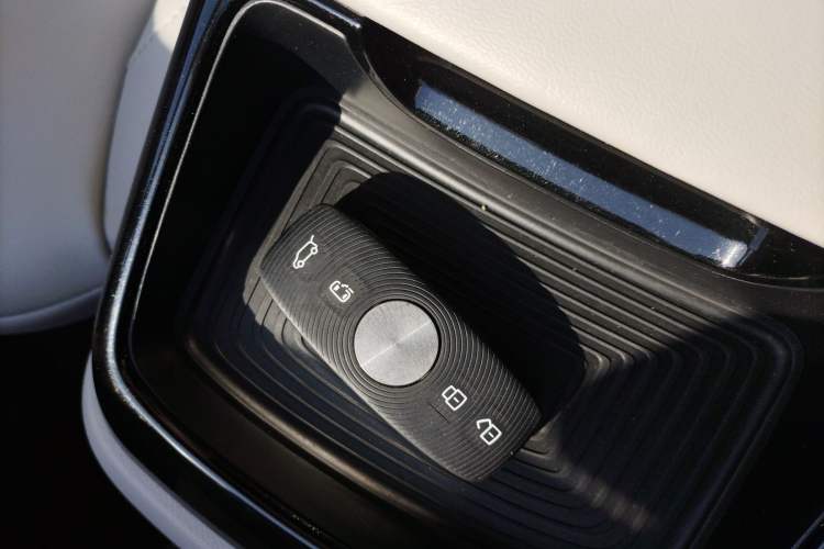 Used Roewe iMAX8 2023 400TGI Elite Edition
