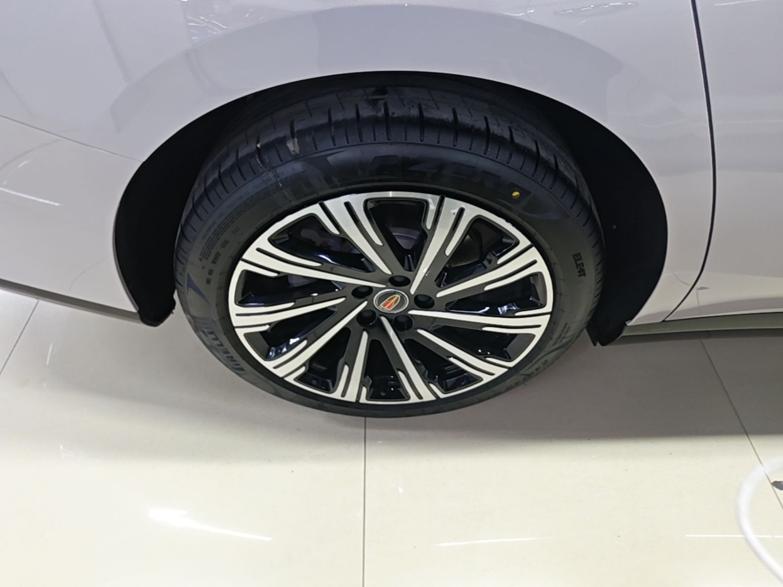 Hongqi H7 PHEV 2026 Model 210 Four-Wheel Drive Intelligent Hybrid — снимка 11