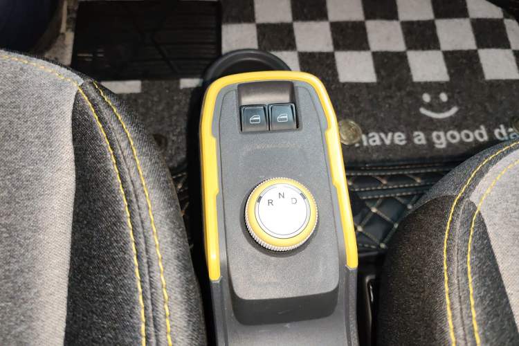 Used Chery QQ Ice Cream 2022 170km Sundae Phosphate Lithium-Ion Gear Lever