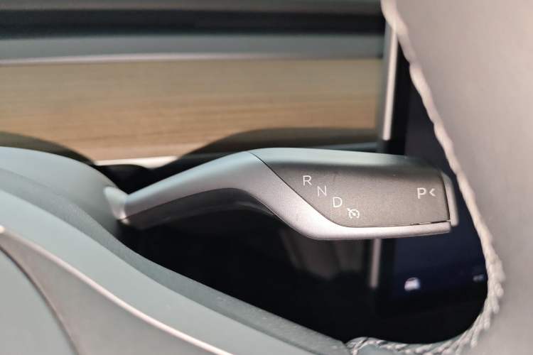 Used Tesla Model Y 2023 Long-Range All-Wheel-Drive Version
