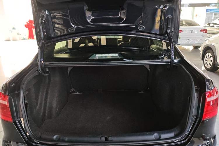 Used Volkswagen Lavida 2017 1.6L Automatic Comfort Edition
