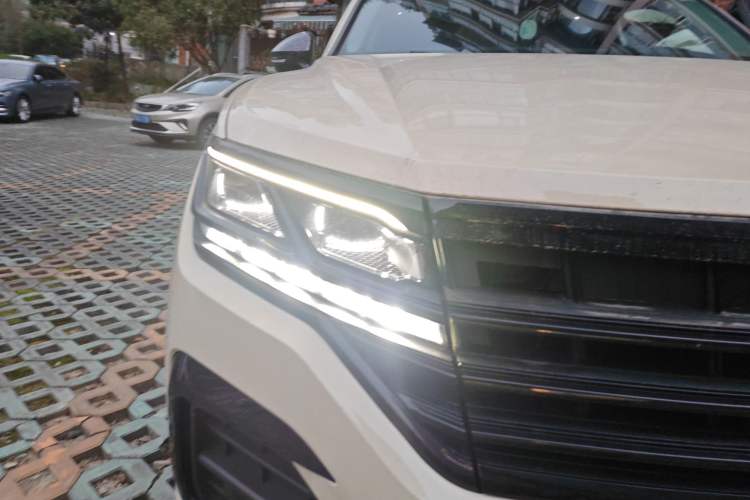 Used Volkswagen Touareg 2021 2.0 TSI Ruiyi Edition Right Front Headlight