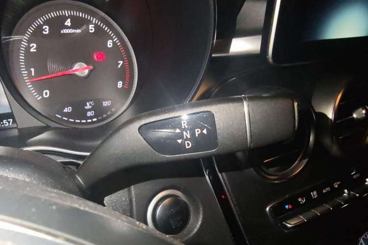 Used Mercedes-Benz C-Class 2015 C 200 station wagon Gear Lever