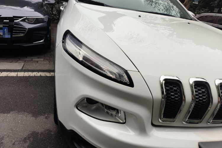 Used Jeep Cherokee 2017 2.0L Superior Edition
