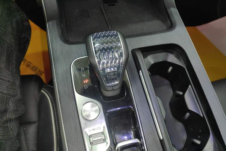 Used GAC Trumpchi GS8 2024 Linghang Series 2.0 TGDI Two-Wheel Drive Luxury Smart Connectivity Version Gear Lever