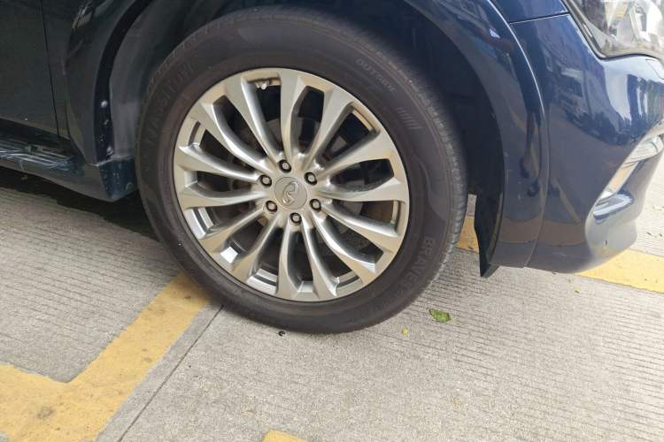 Used Infiniti QX80 2016 5.6L 4WD Exterior 4