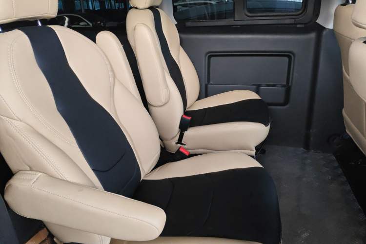 Used JAC Refine M3 2025 PLUS 1.8L Manual Smart Connect Version 7/8 Seats
