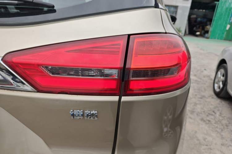 Used Geely Auto Emgrand X7 Sport 2016 1.8TD Automatic ZhiZun Version
