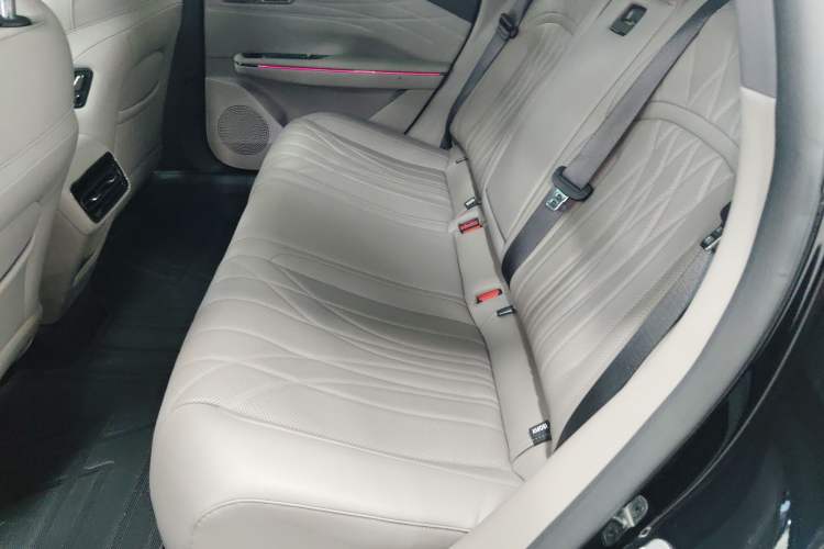 Used Geely Galaxy 8 2025 130km EM-P Starship Edition Left Rear Seat