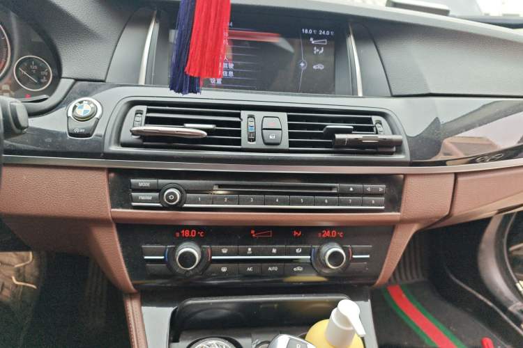 Used BMW 5 Series 2014 520i Elegant Edition Audio And AC Panel