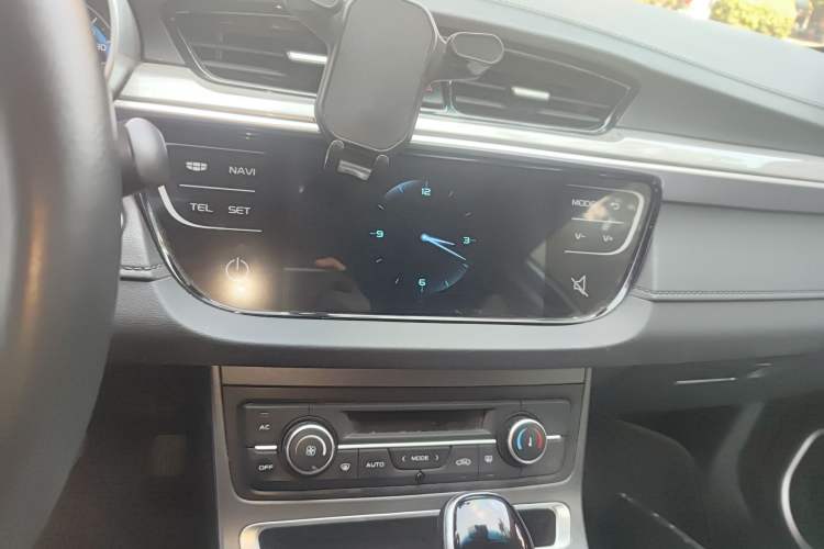 Used Geely Auto Emgrand 2019 Leading Edition 1.5L CVT Luxury Model China VI Standard
