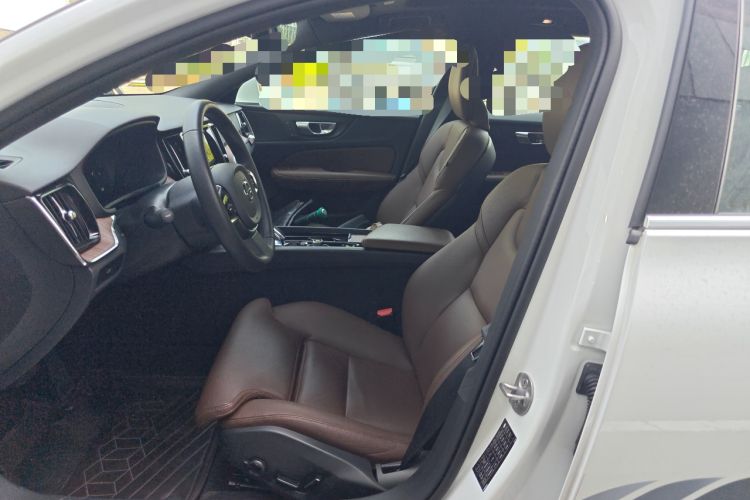 Used Volvo V60 2024 B5 Zhiyuan Luxury Edition
